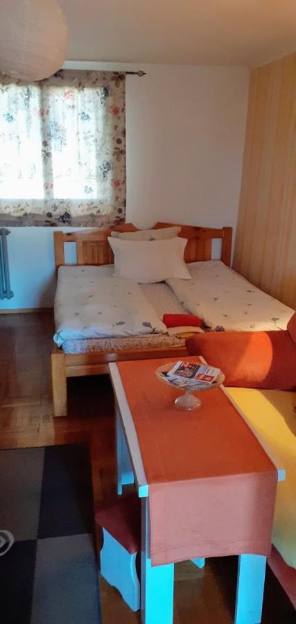Guesthouse Nina SJJ Eksteriør bilde